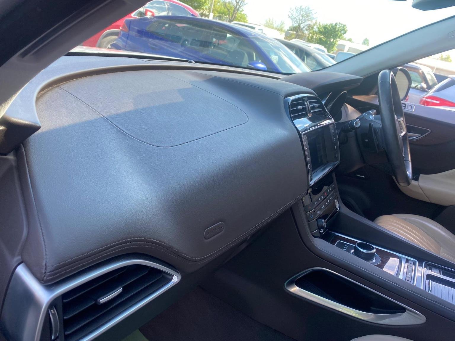 Jaguar F Pace