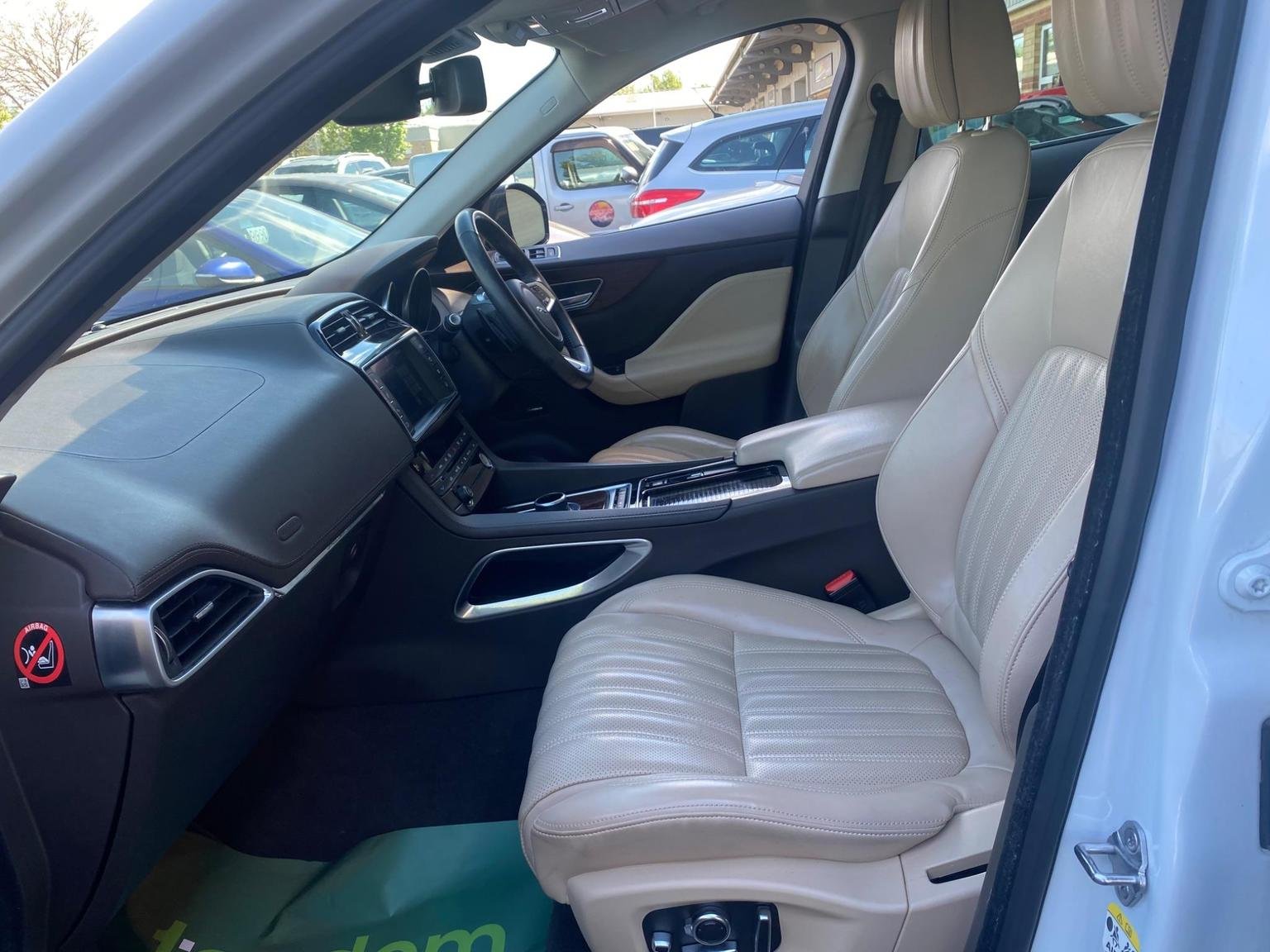 Jaguar F Pace