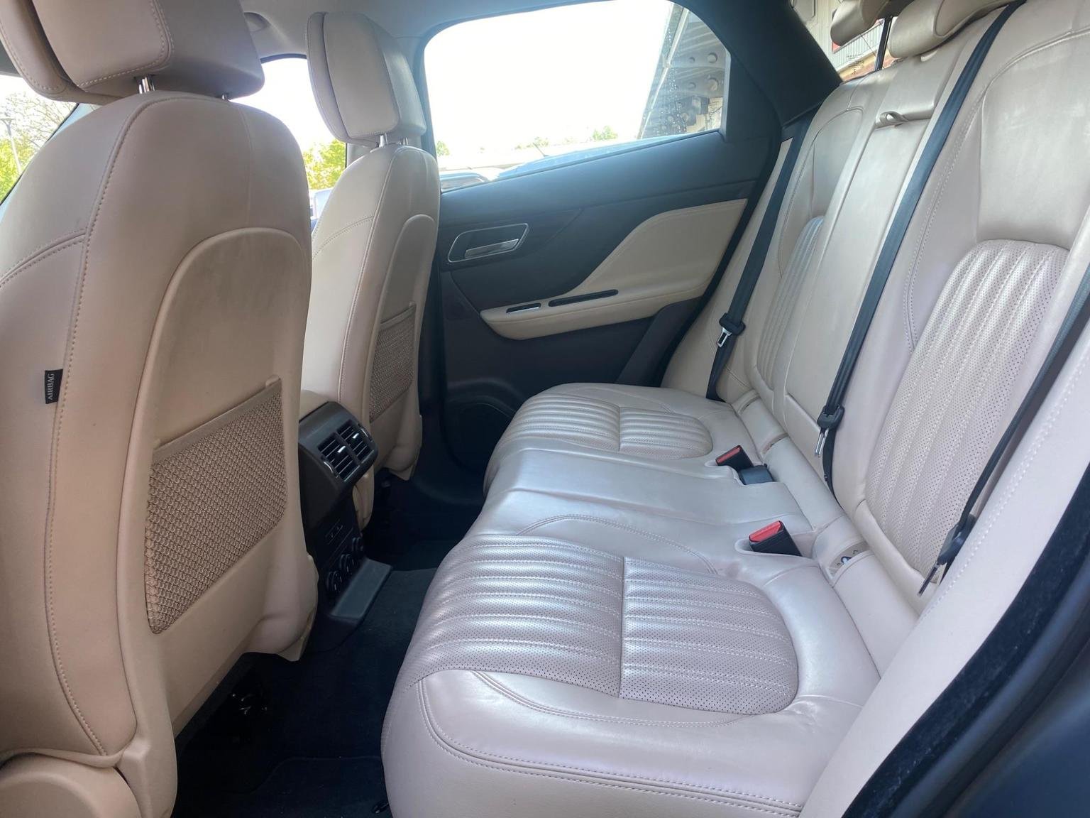 Jaguar F Pace