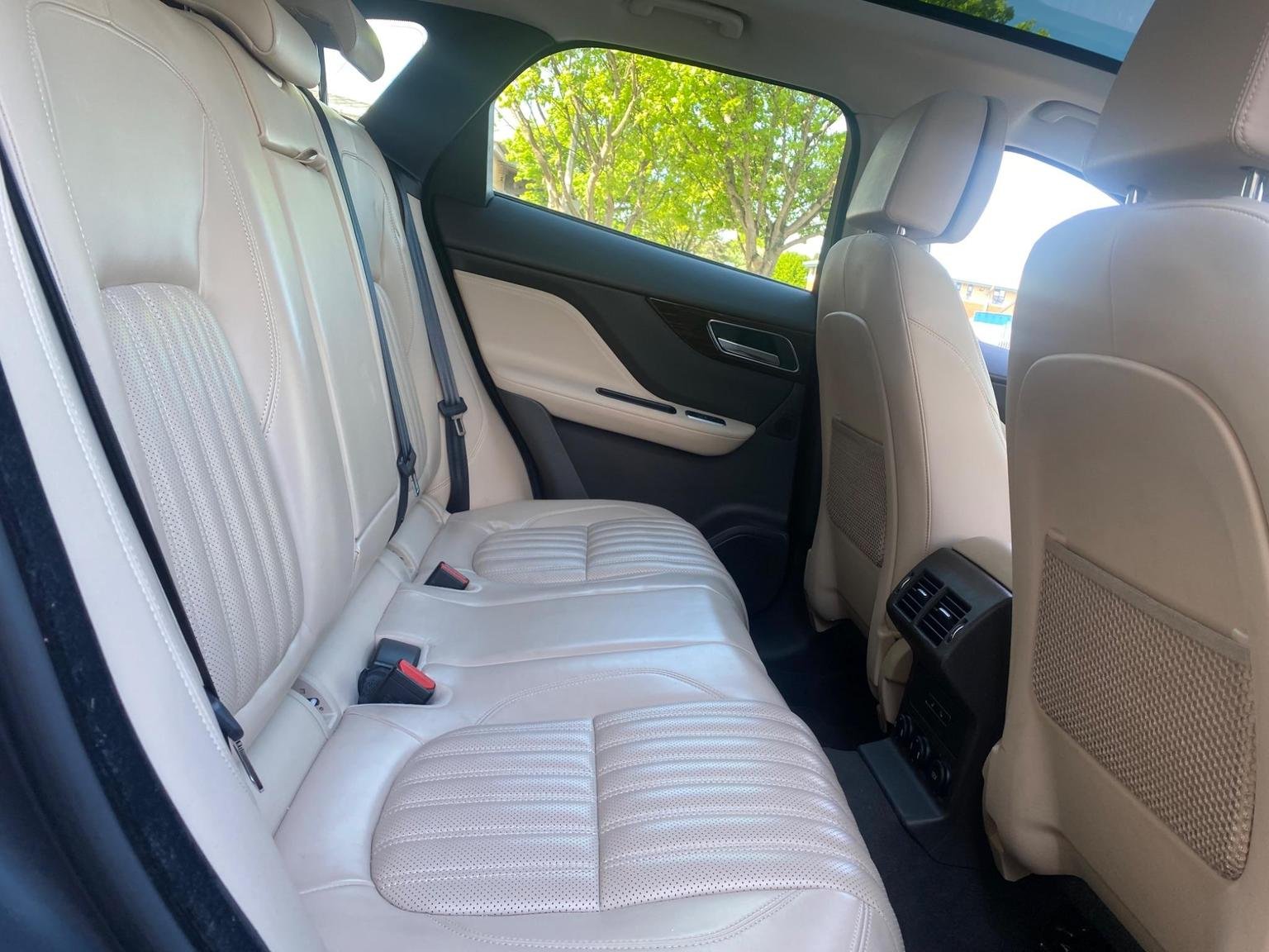 Jaguar F Pace