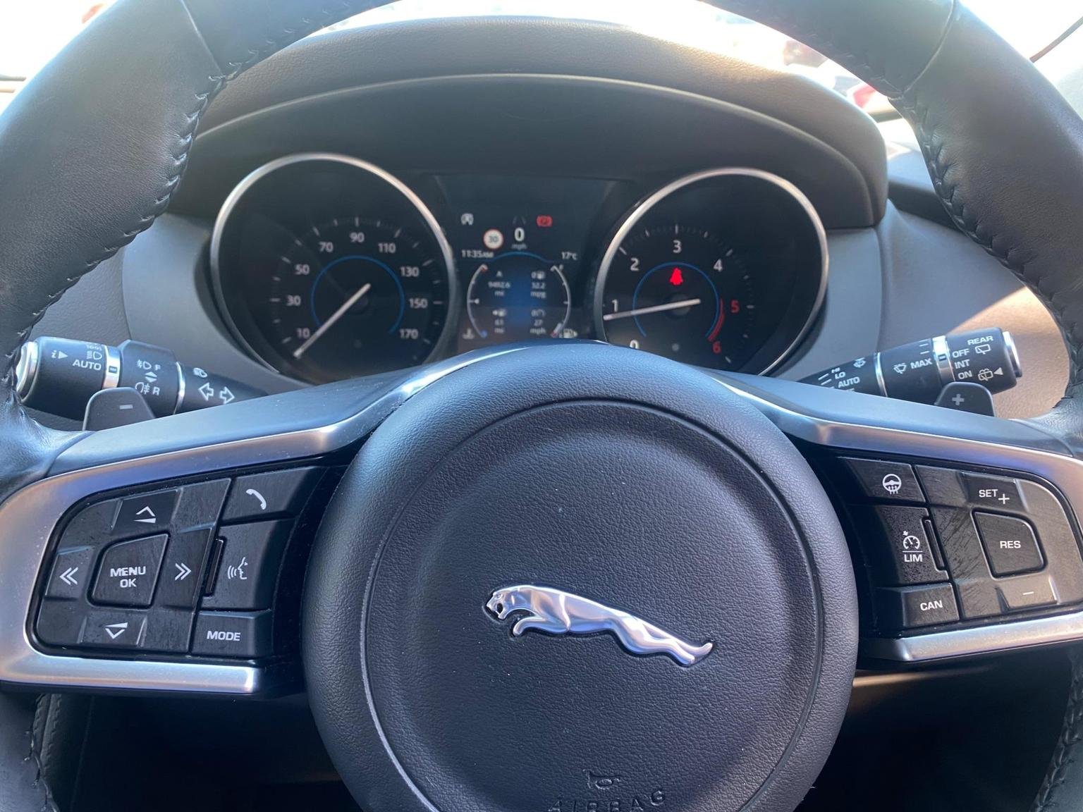 Jaguar F Pace