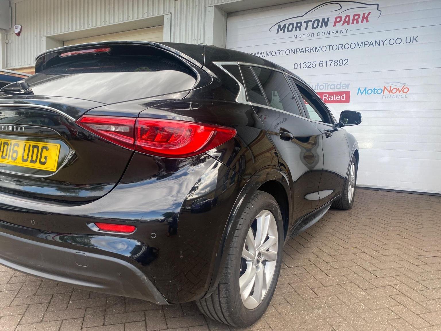 Infiniti Q30