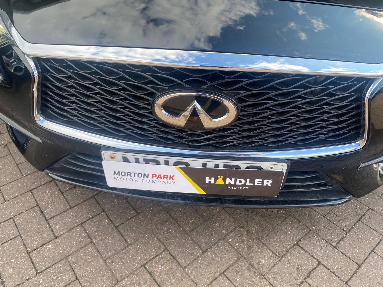 Infiniti Q30