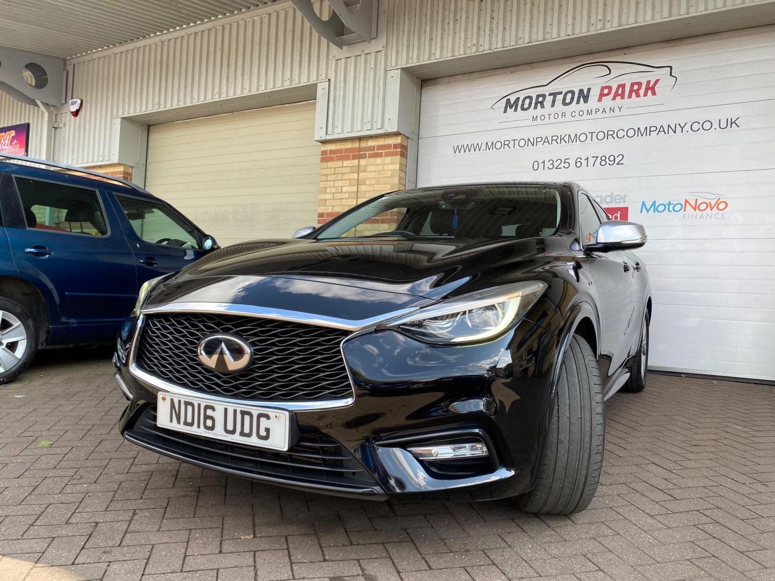 Infiniti Q30