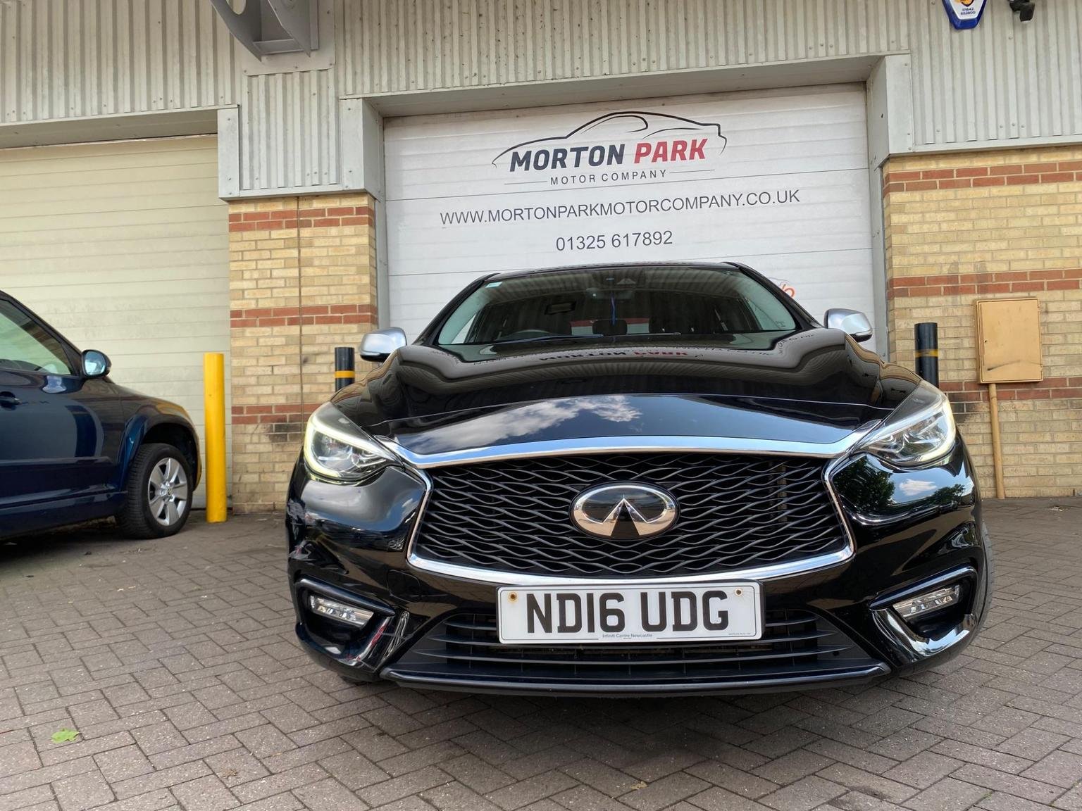 Infiniti Q30