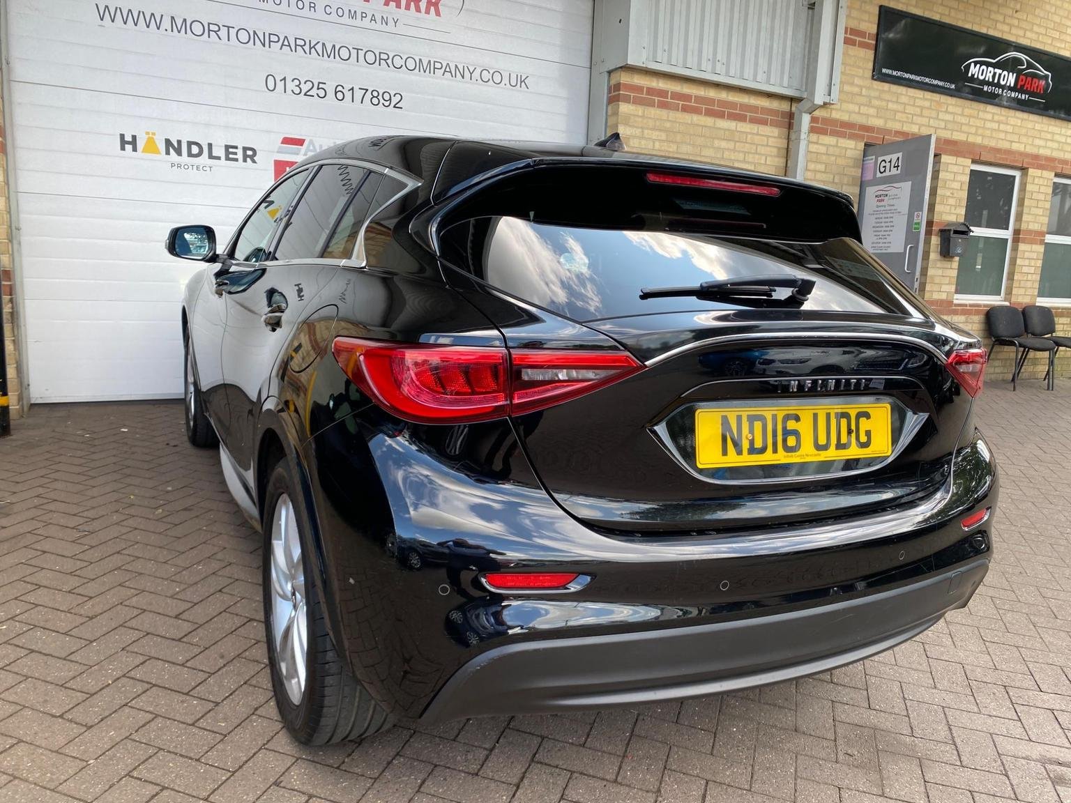 Infiniti Q30