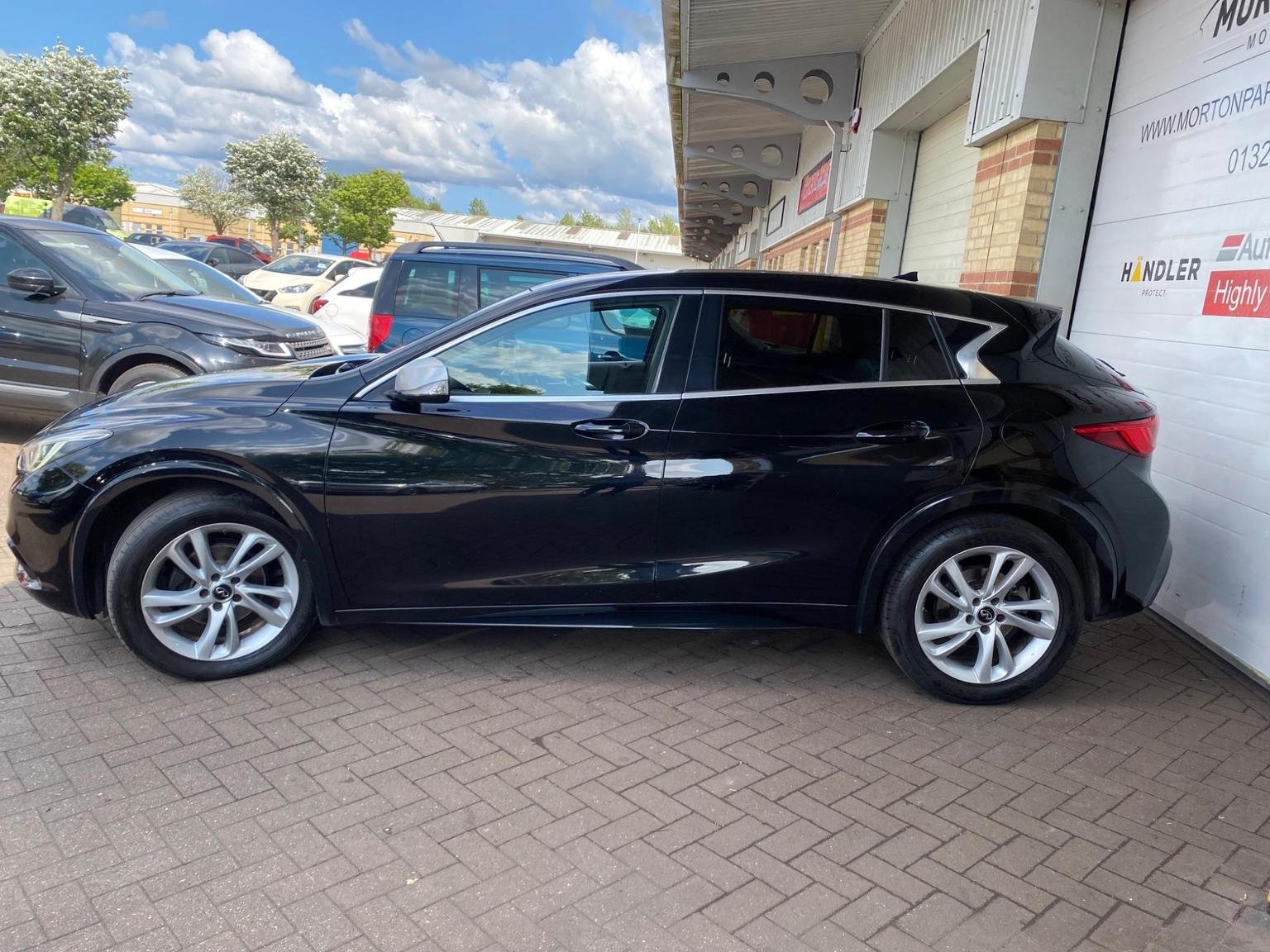 Infiniti Q30