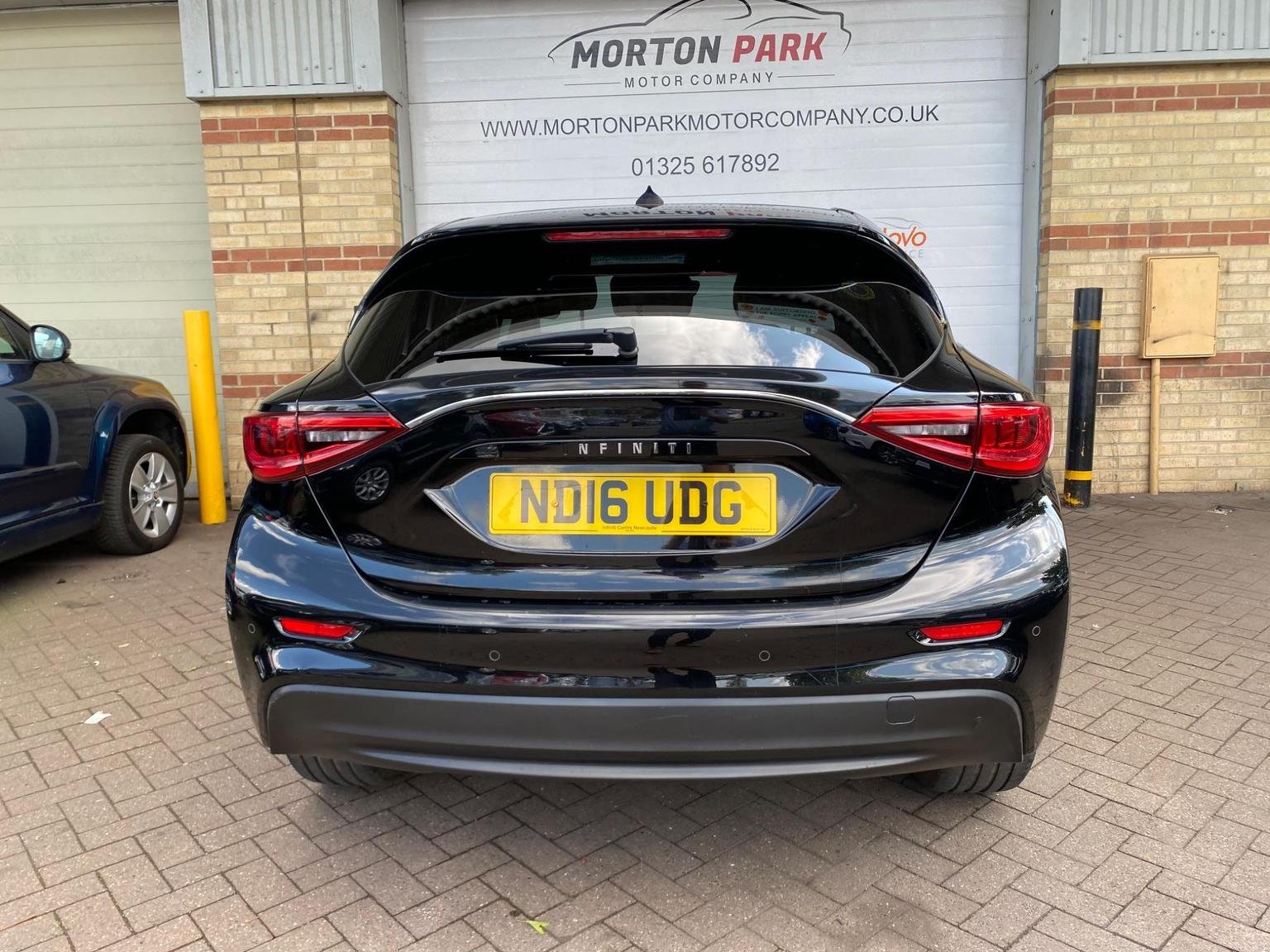 Infiniti Q30