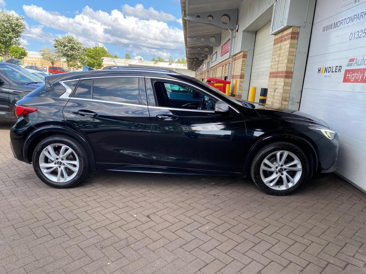 Infiniti Q30