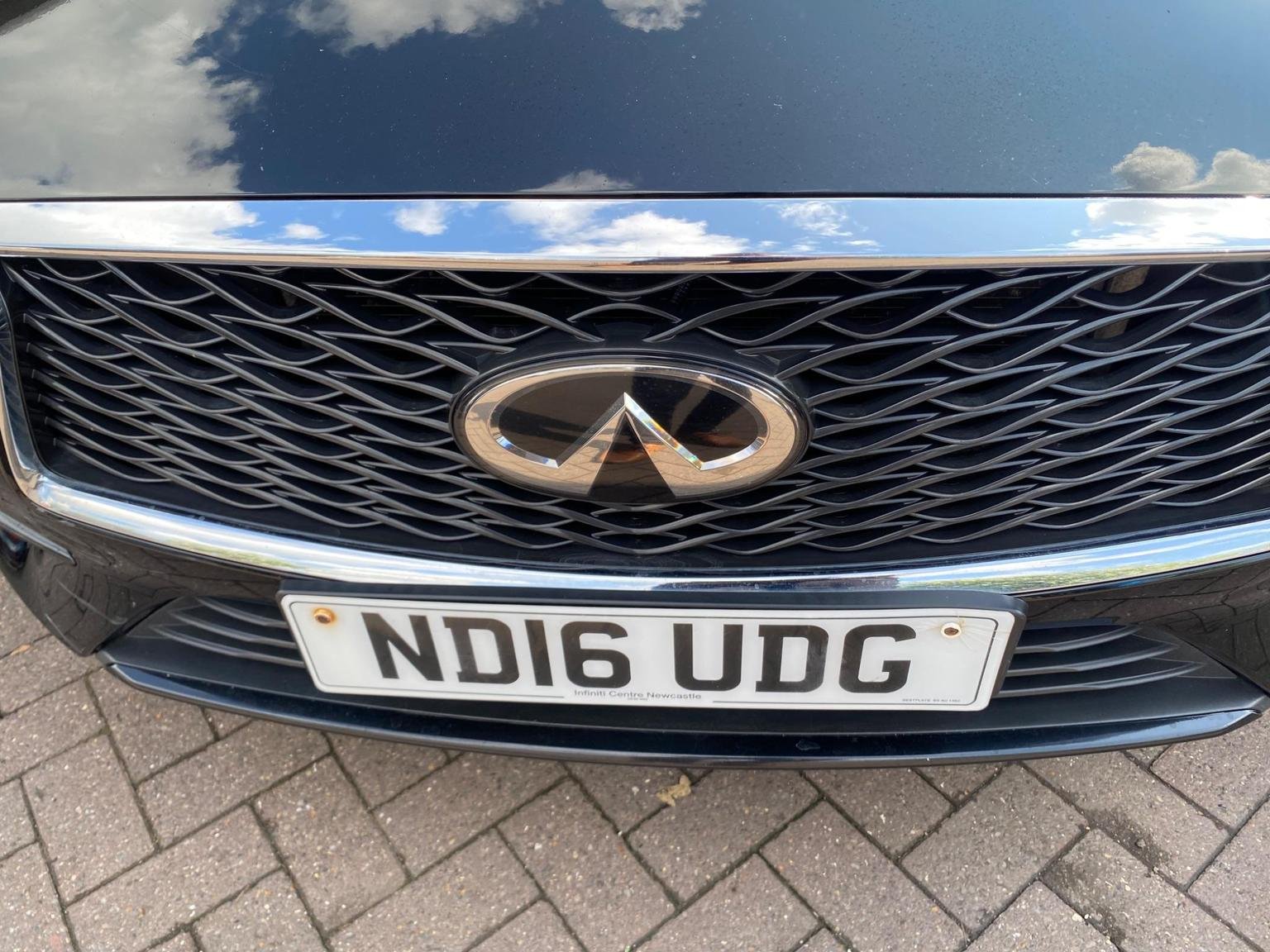 Infiniti Q30