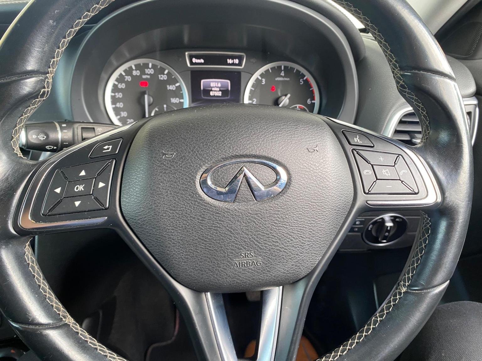 Infiniti Q30