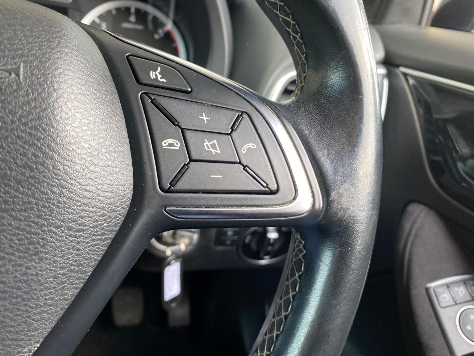 Infiniti Q30