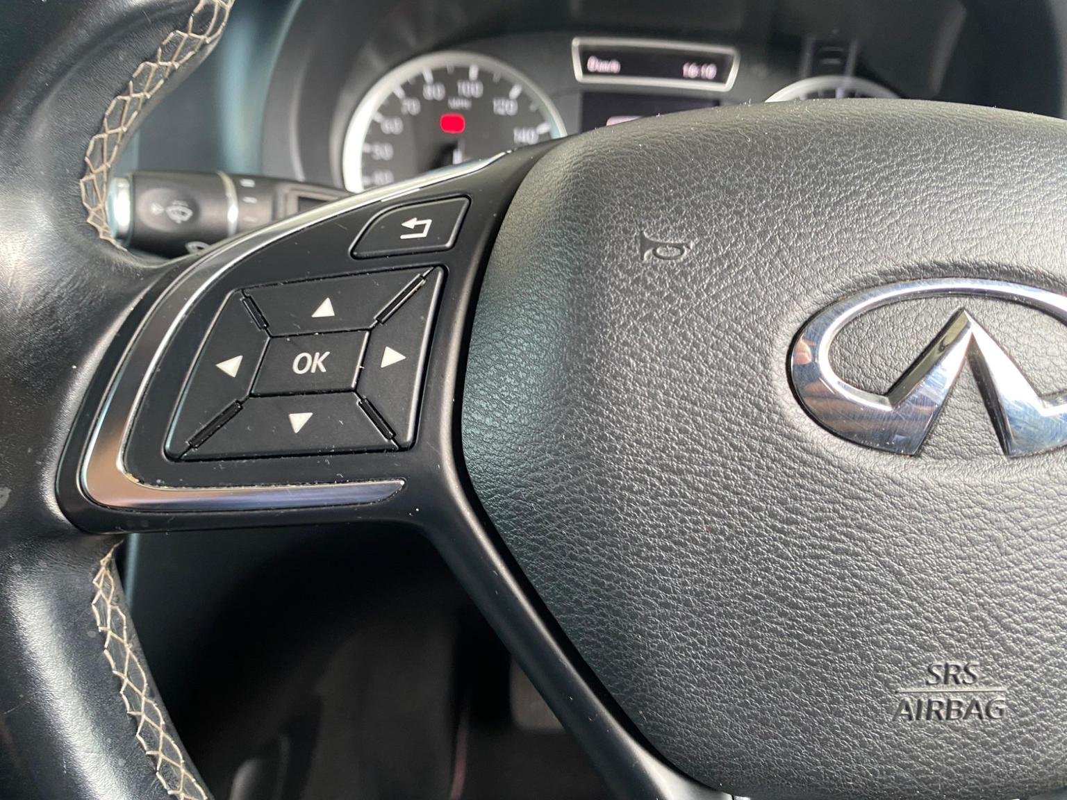 Infiniti Q30