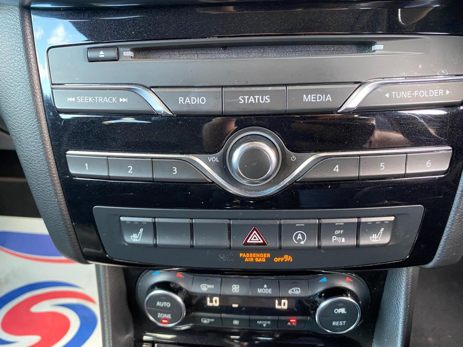 Infiniti Q30
