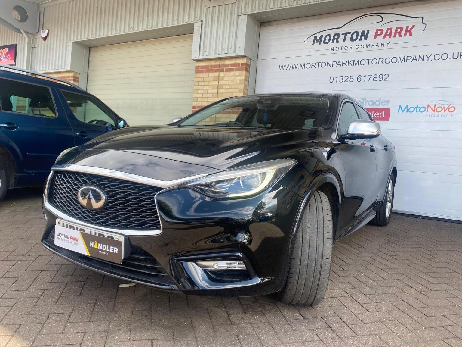 Infiniti Q30