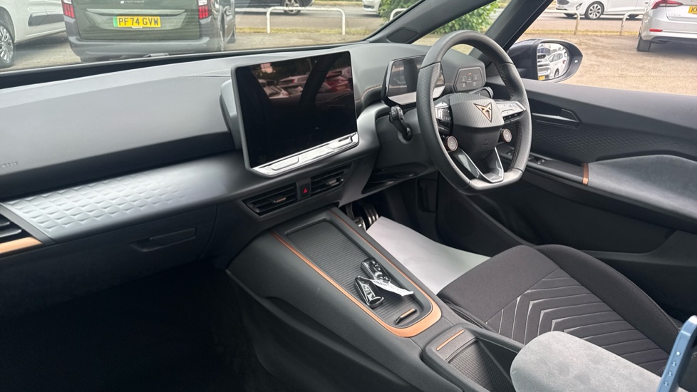 SEAT Born