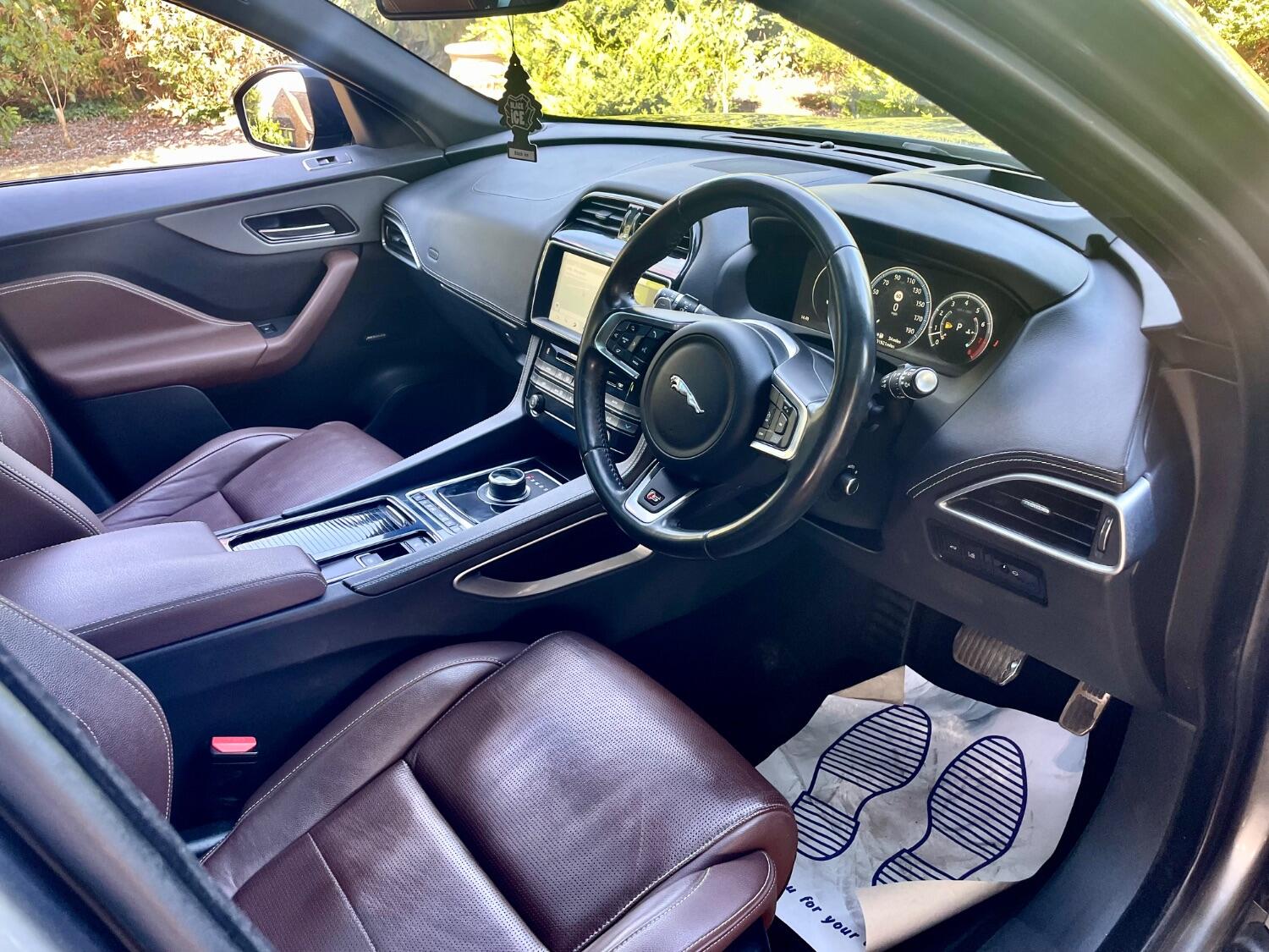 Jaguar F Pace