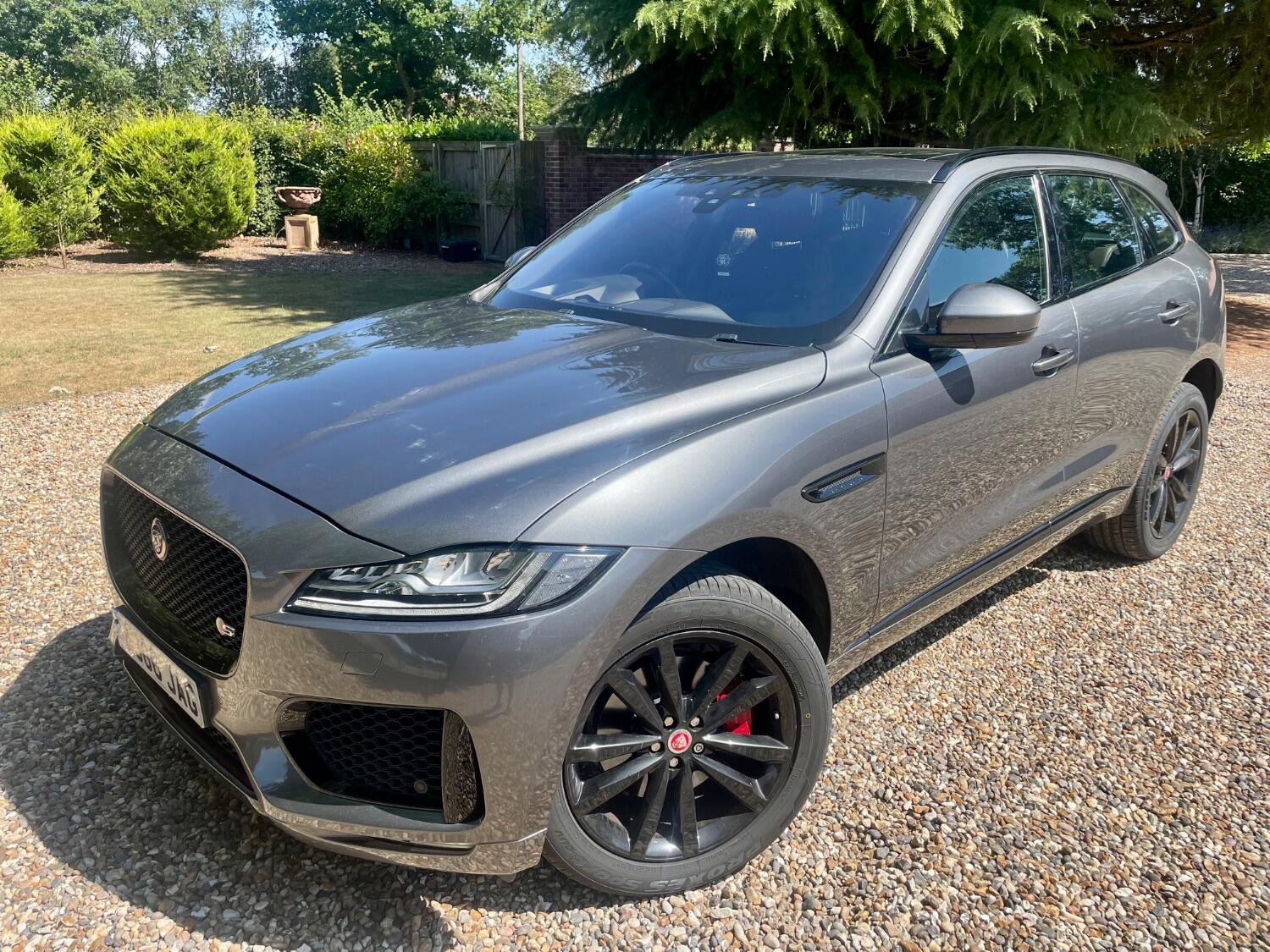 Jaguar F Pace