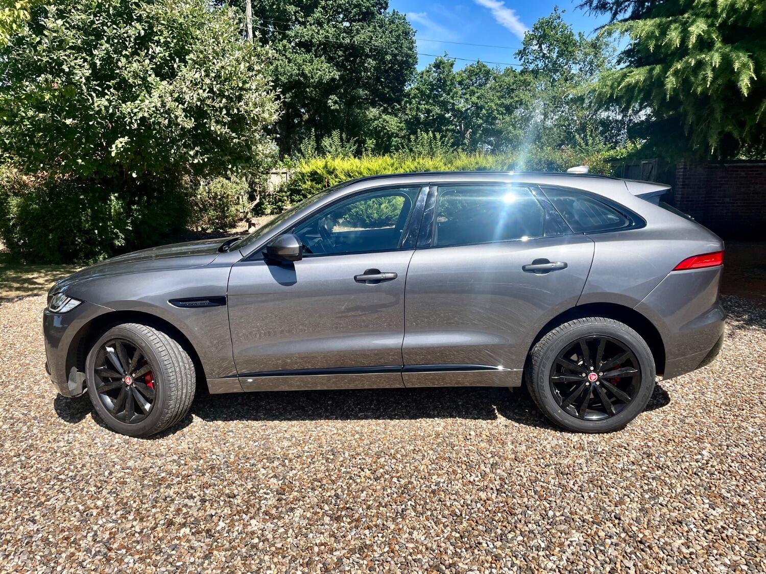 Jaguar F Pace
