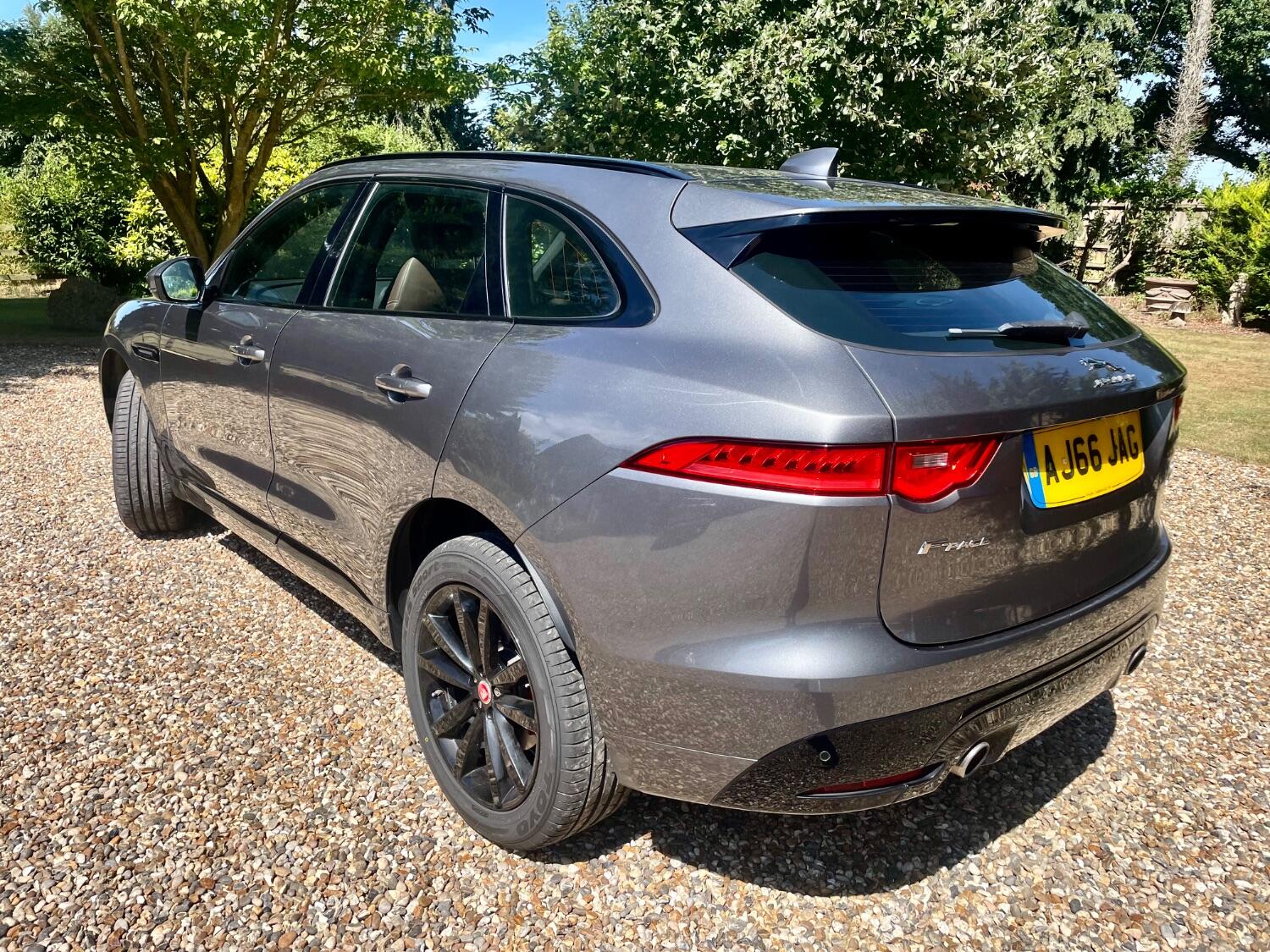Jaguar F Pace