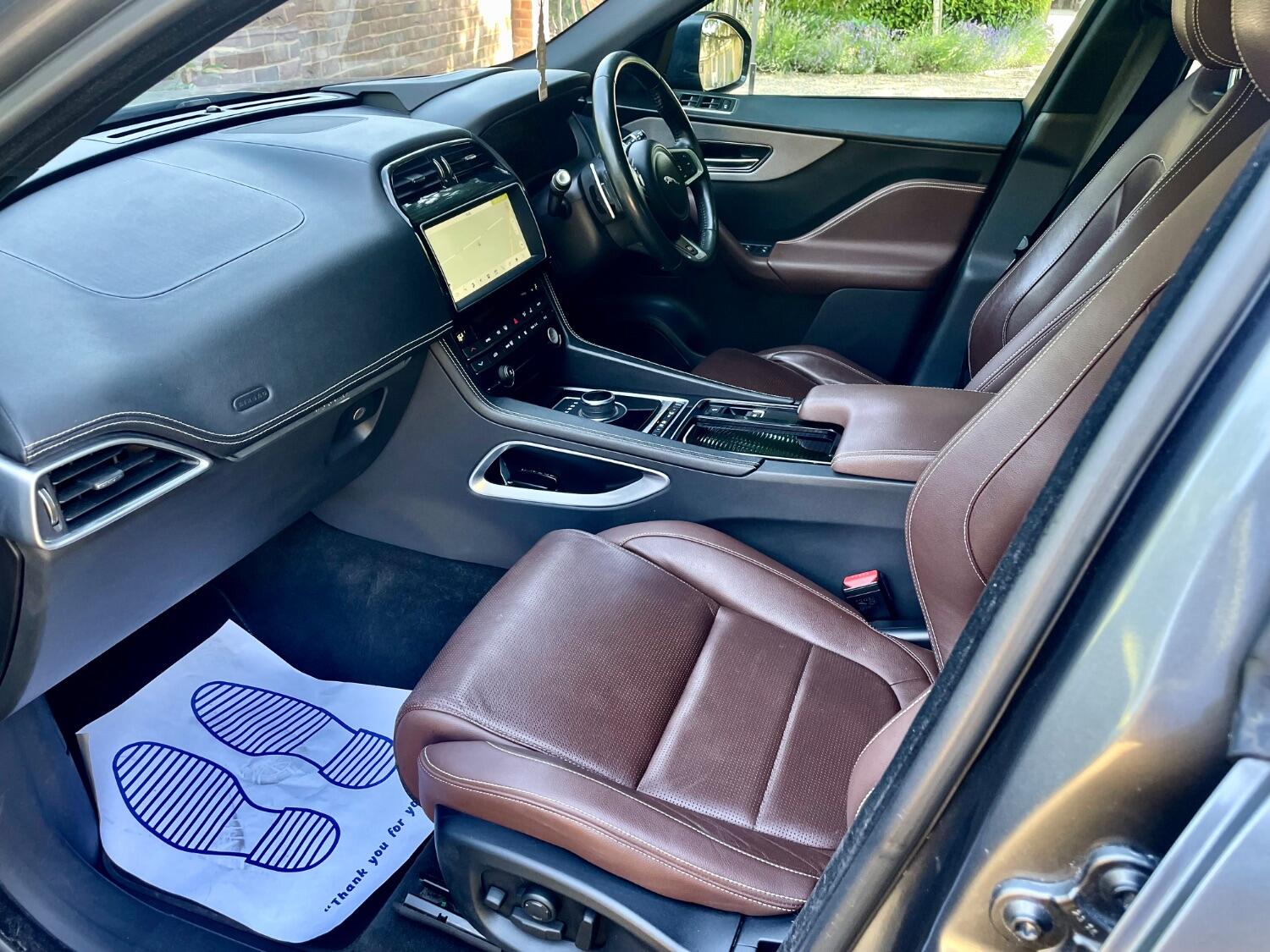Jaguar F Pace