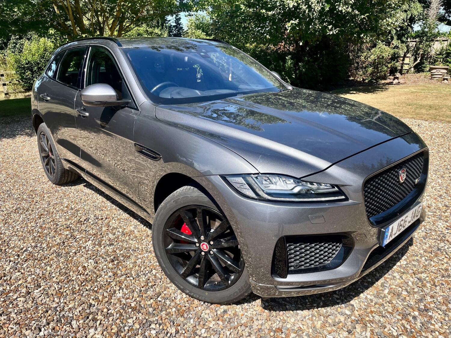 Jaguar F Pace