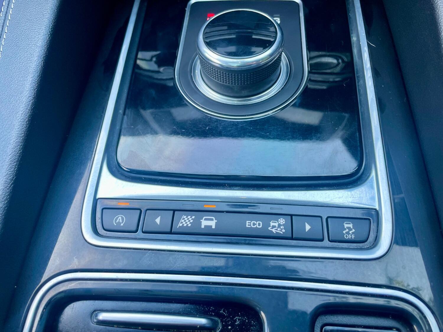 Jaguar F Pace