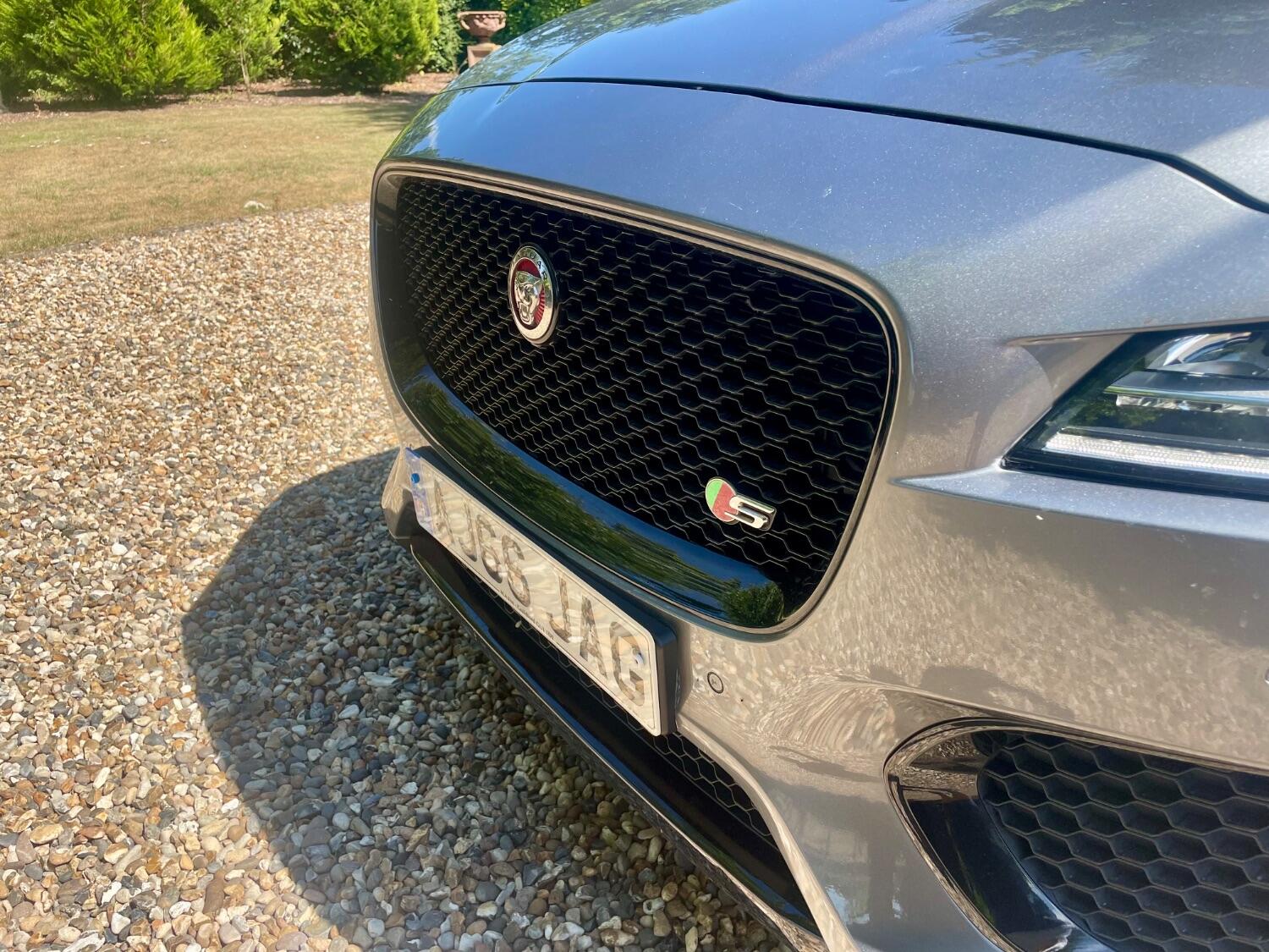 Jaguar F Pace