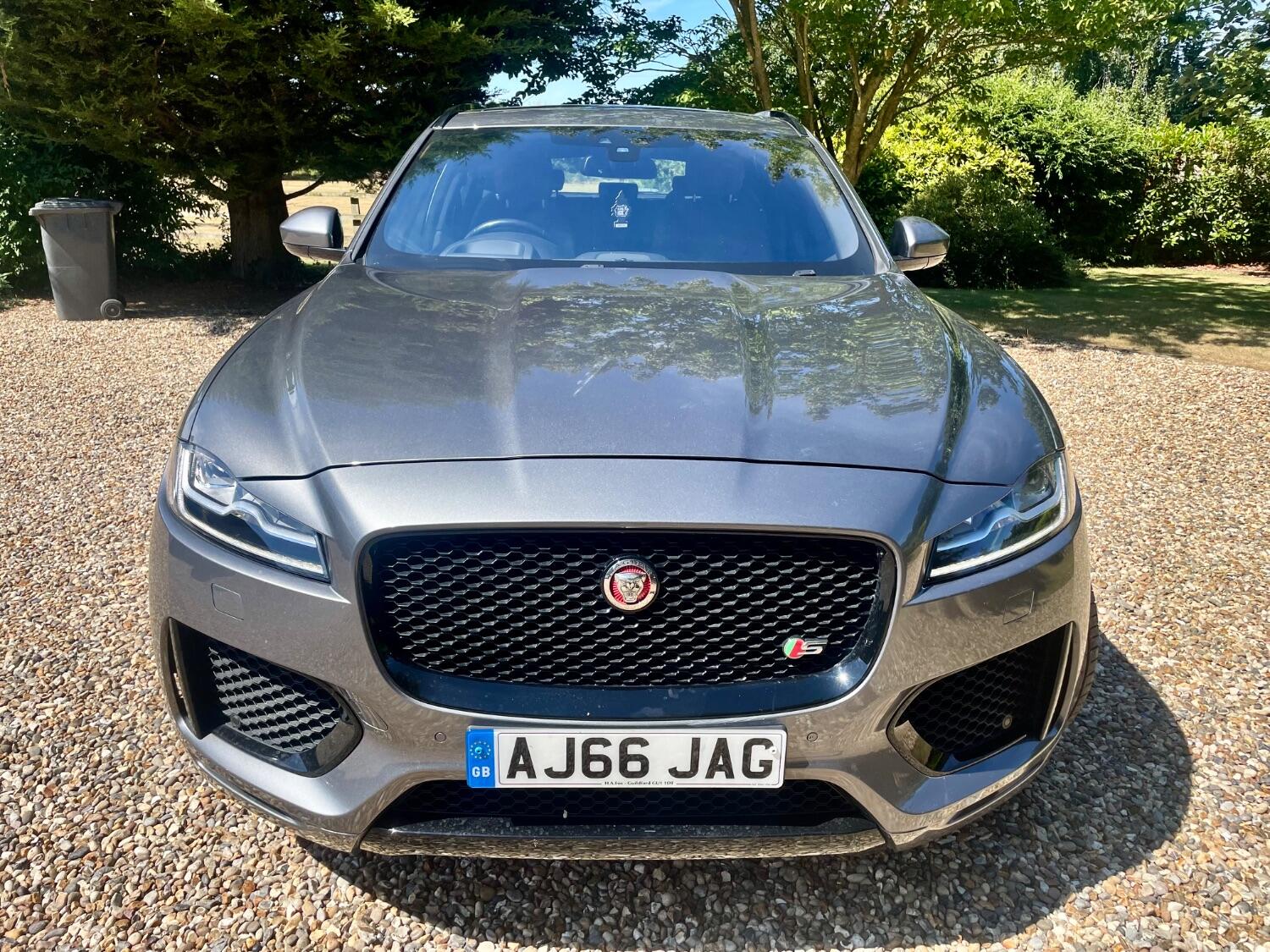Jaguar F Pace
