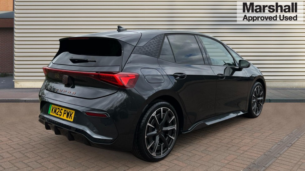 SEAT Born
