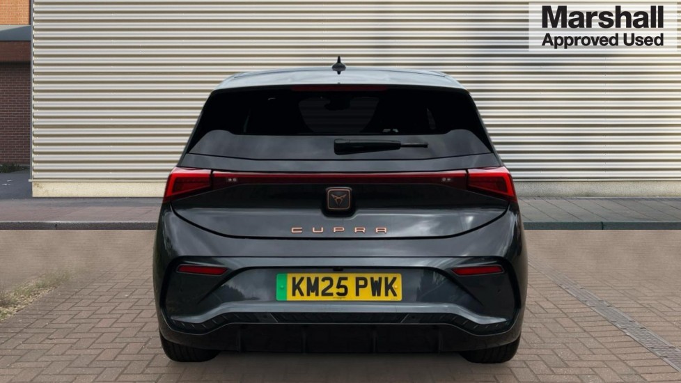 SEAT Born