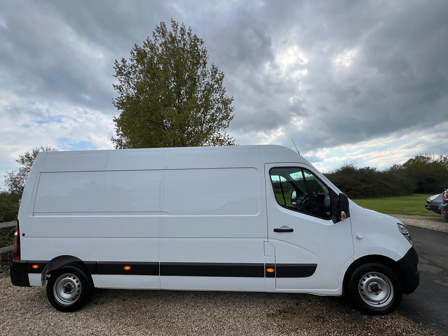Nissan NV400