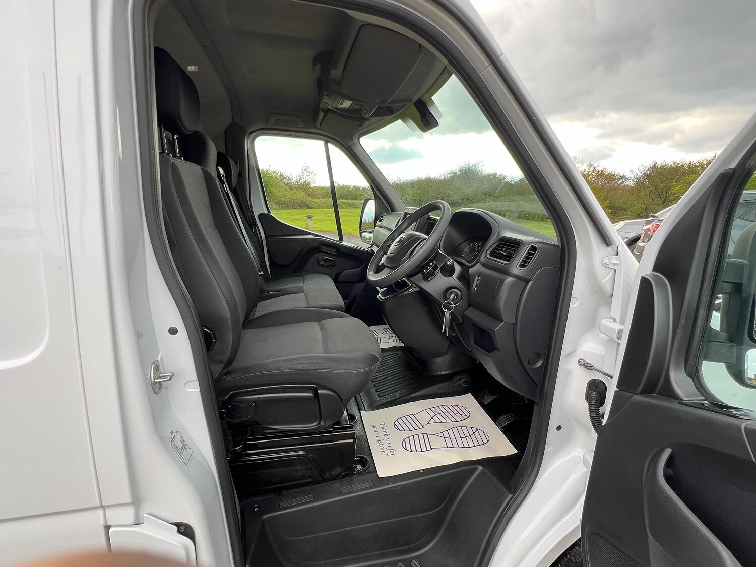 Nissan NV400