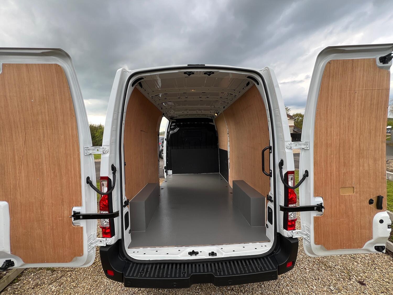 Nissan NV400