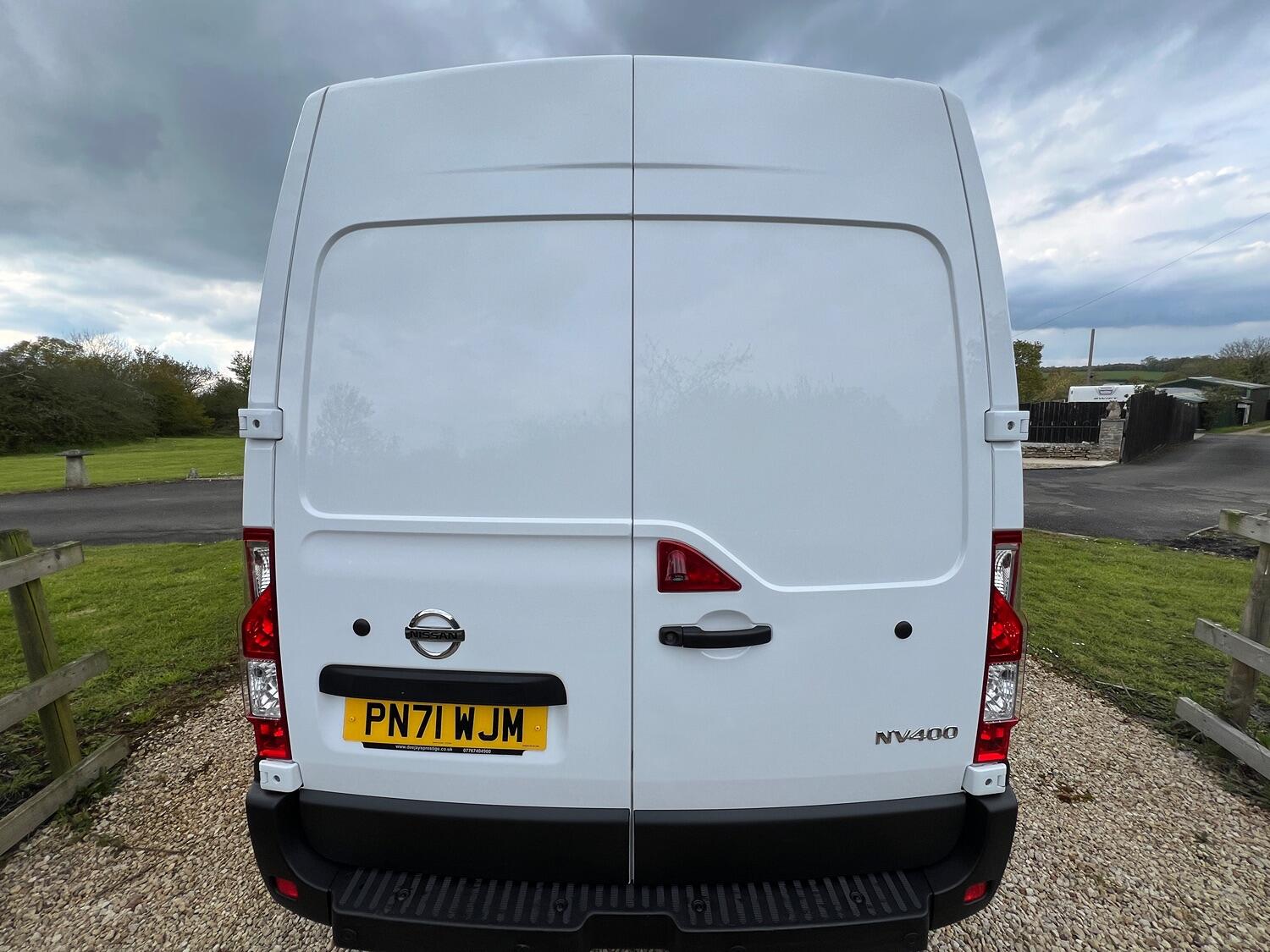 Nissan NV400