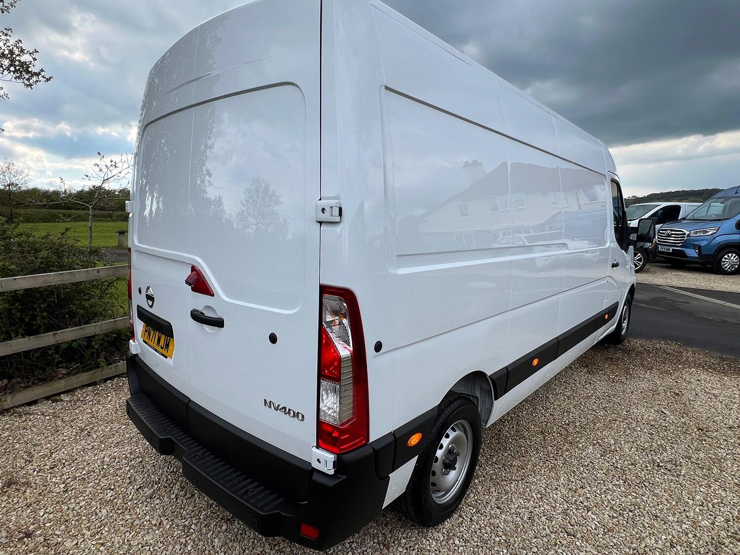 Nissan NV400