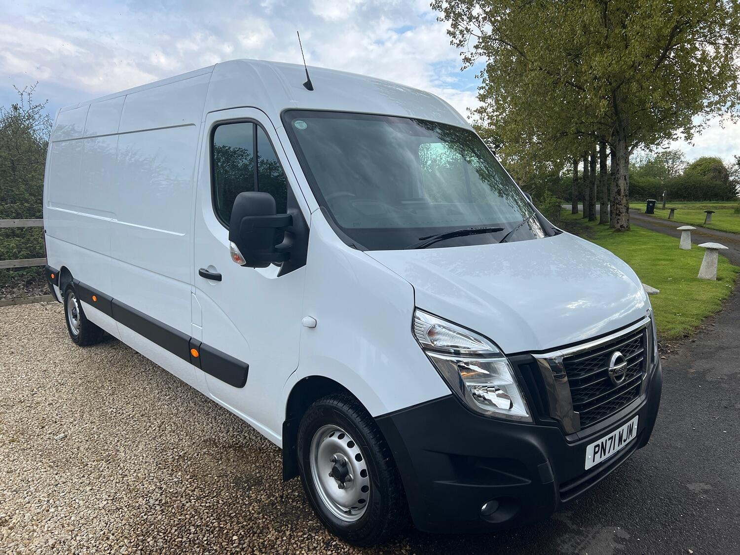 Nissan NV400