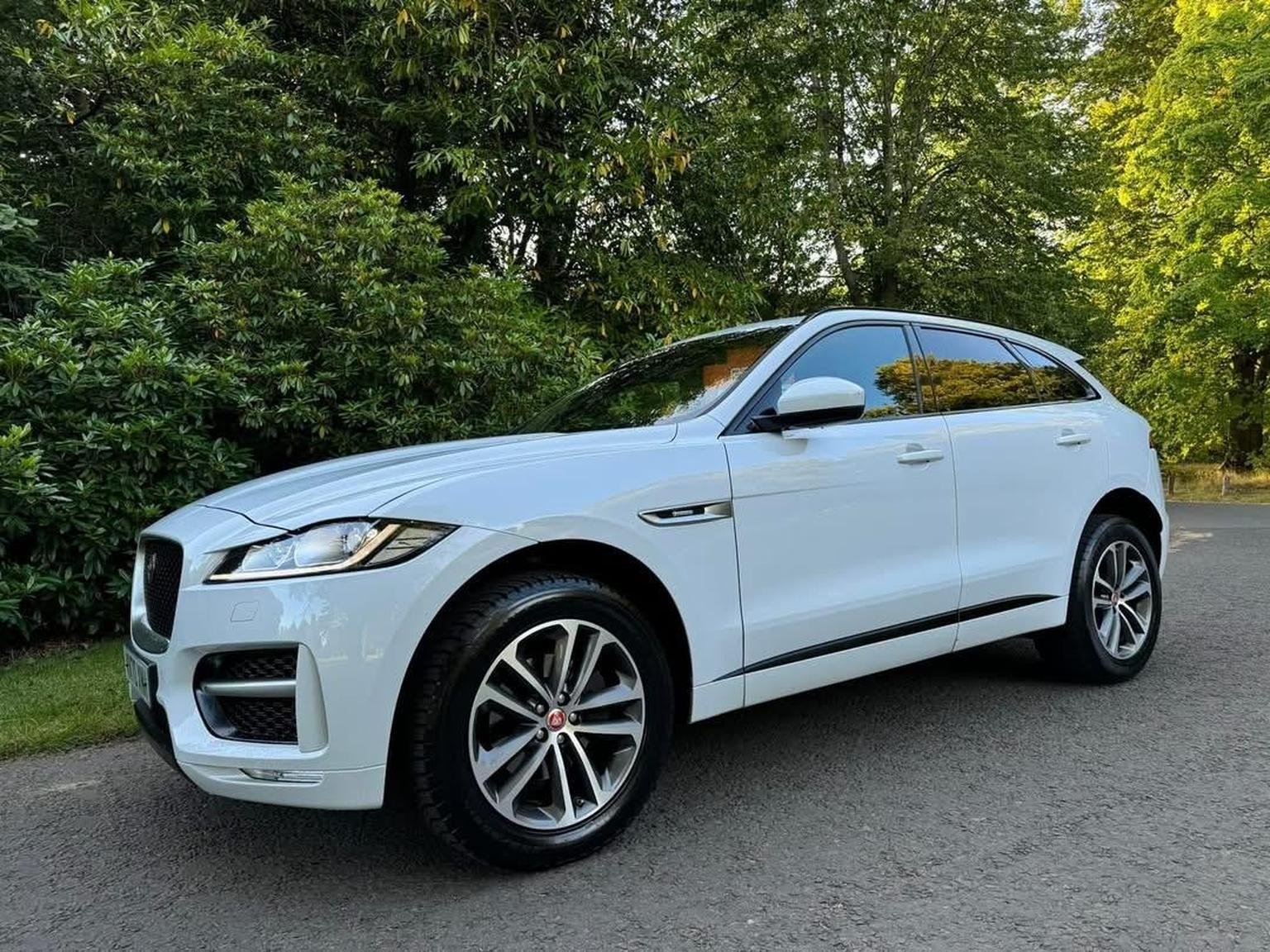 Jaguar F Pace