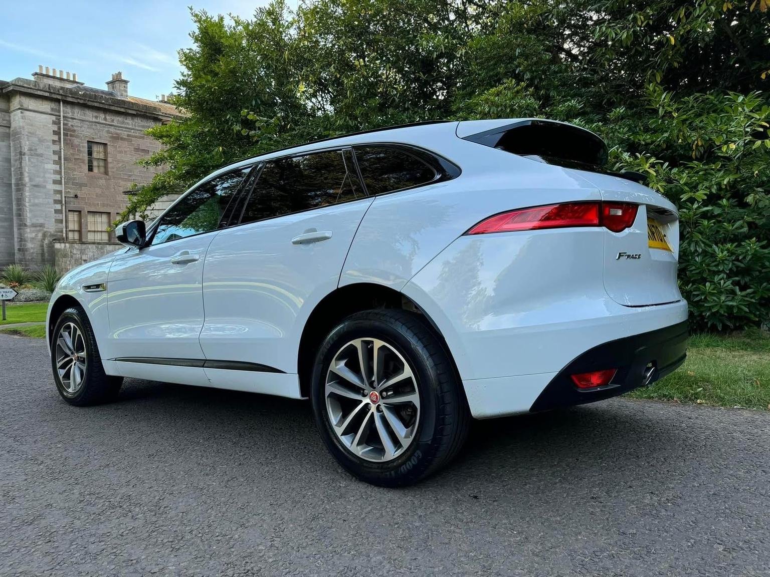 Jaguar F Pace