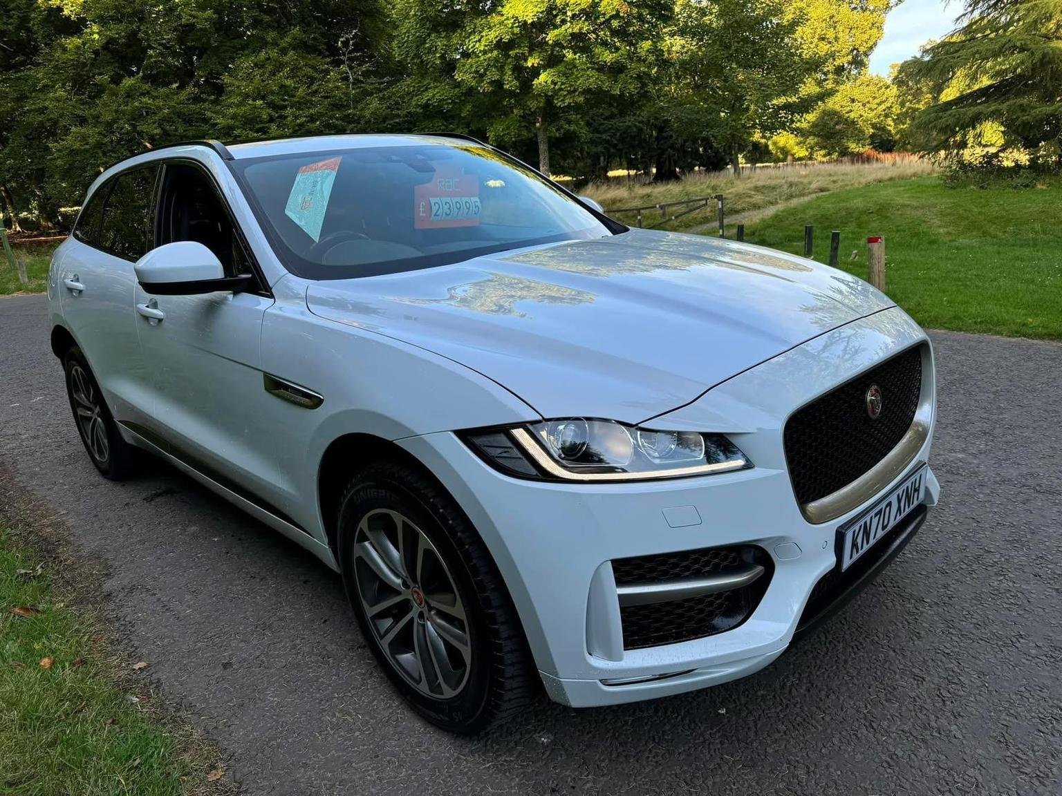 Jaguar F Pace