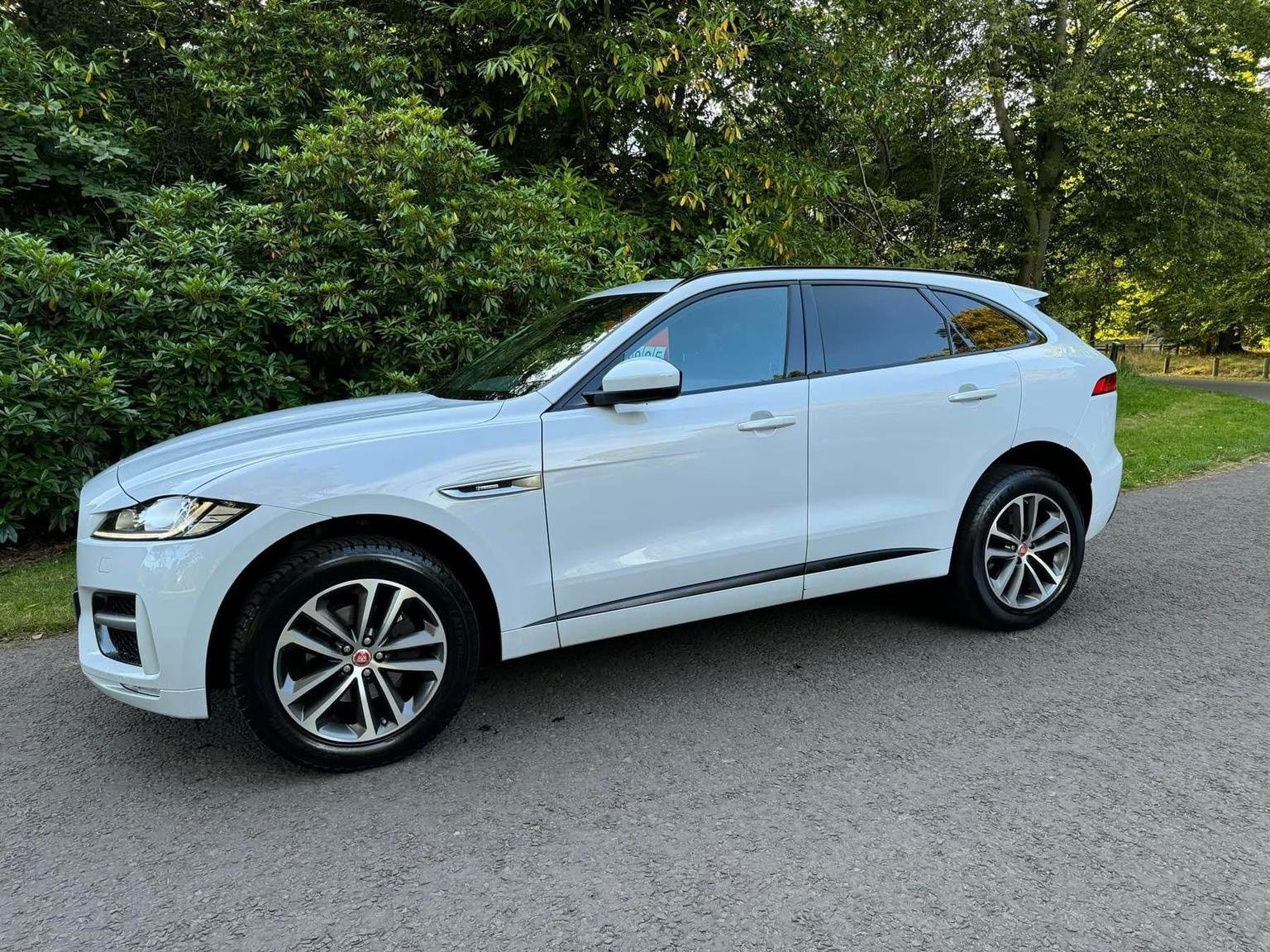 Jaguar F Pace