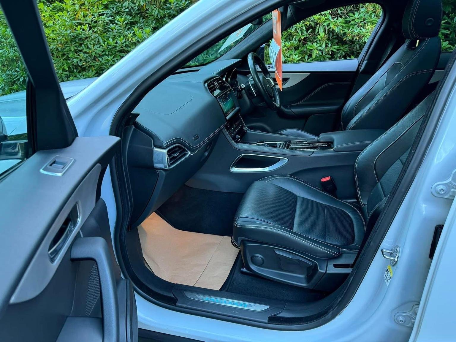 Jaguar F Pace