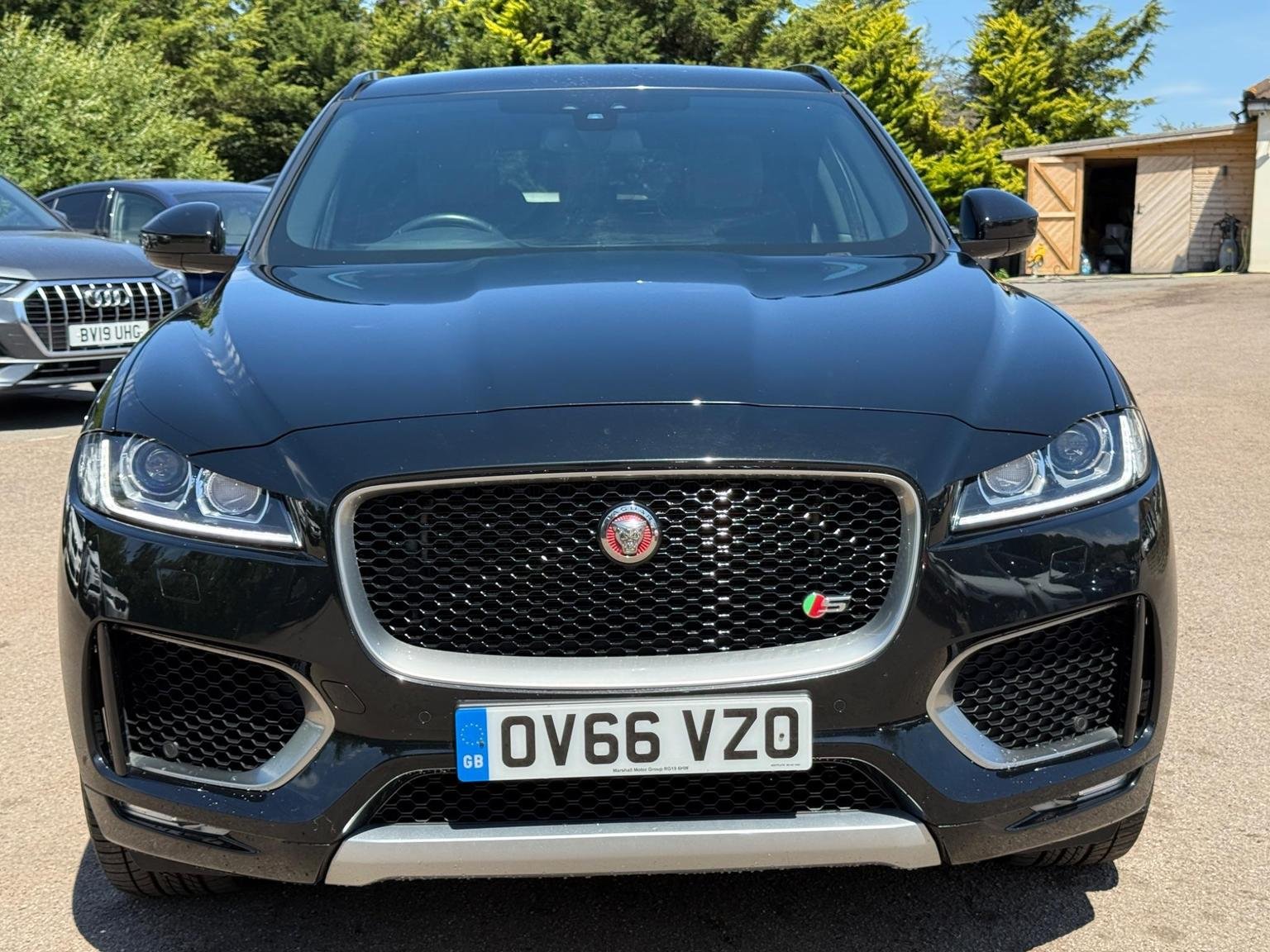 Jaguar F Pace