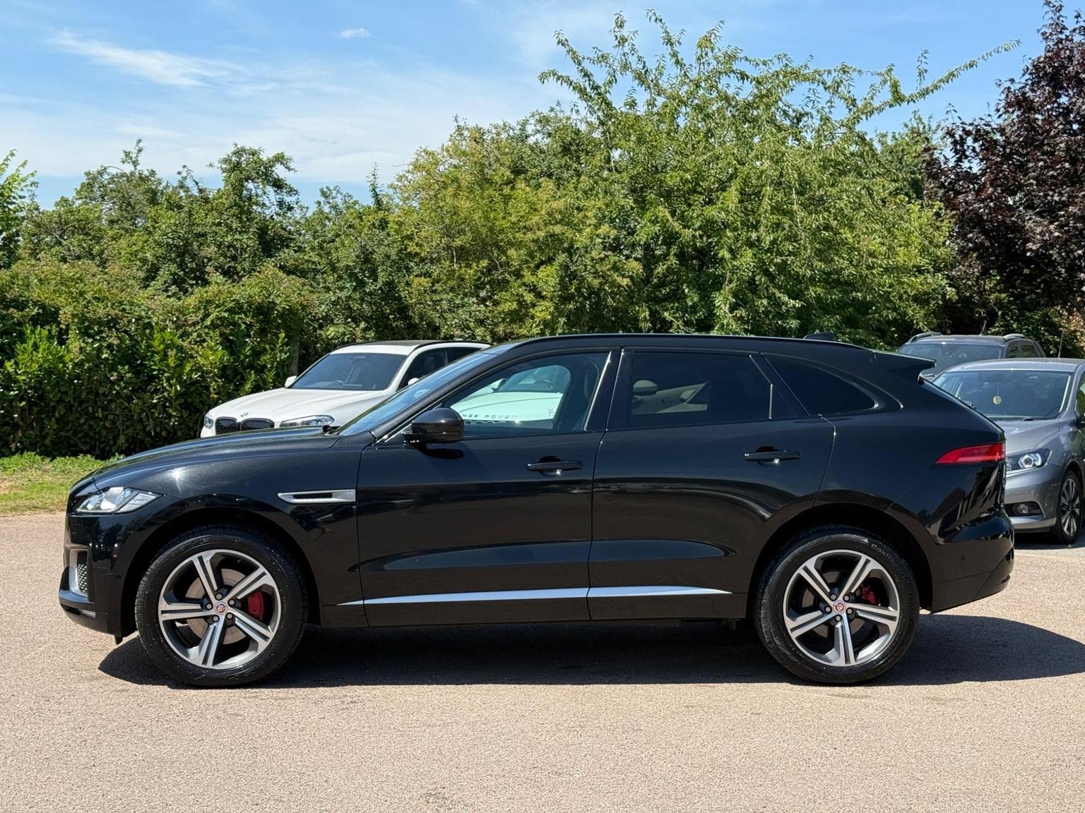 Jaguar F Pace