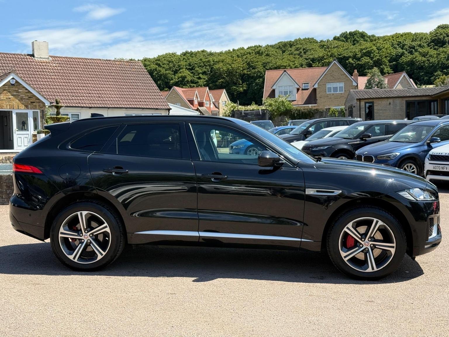 Jaguar F Pace
