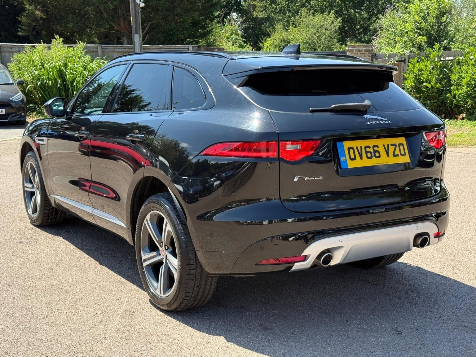 Jaguar F Pace