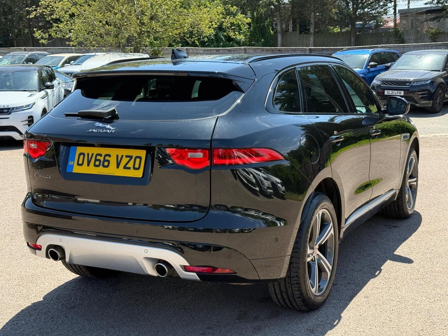 Jaguar F Pace