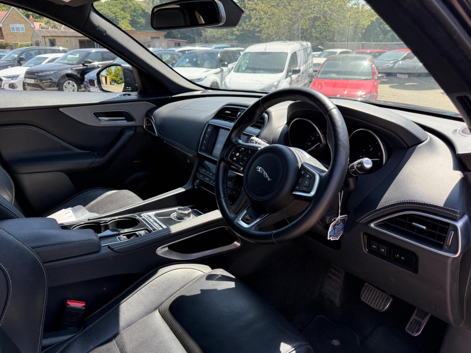 Jaguar F Pace