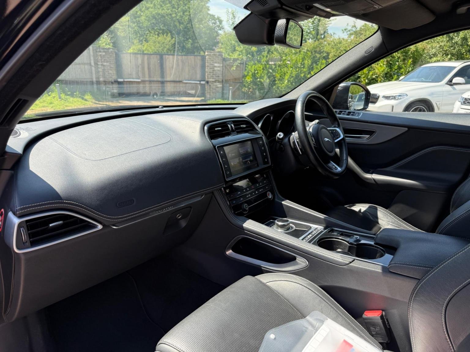 Jaguar F Pace