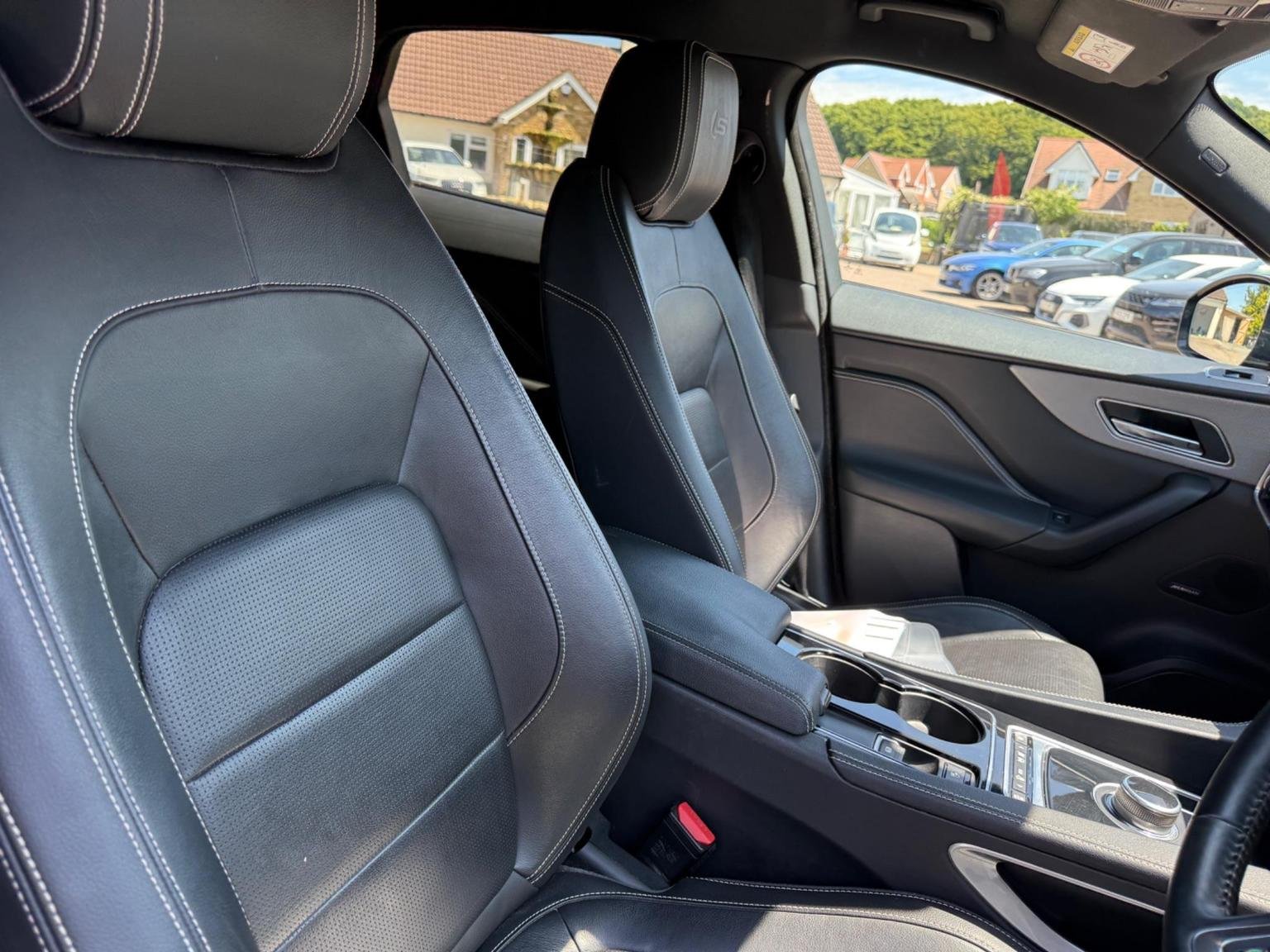 Jaguar F Pace